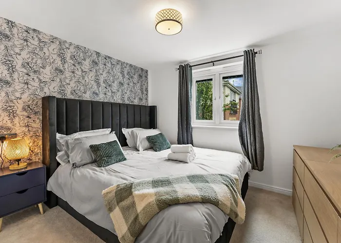 Stylish 2-Bedroom Retreat In Southampton