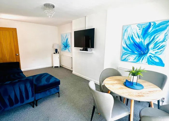 Peaceful Location With Free Parking For 2 Cars - Hosts Up To 4- Business Or Leisure Stays, Inc Hot-Tub-Netflix-Complimentary Breakfast