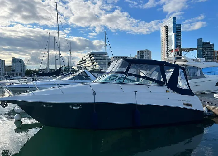 Delightful Boat In 5-Star Marina - Ocean Village