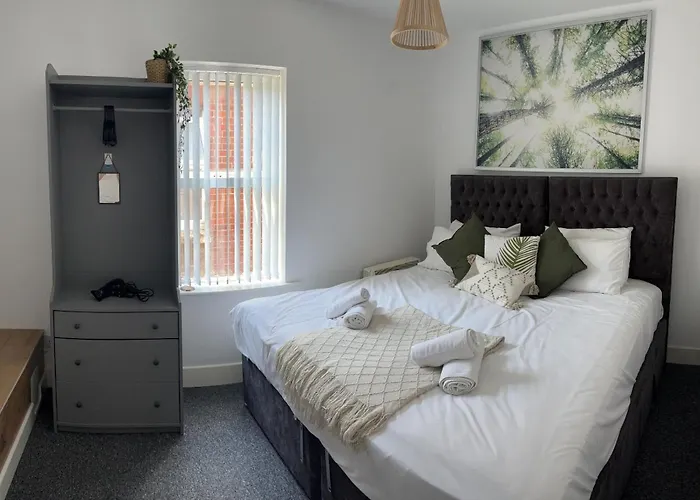 Cosmopolitan - Large 2 Bedroom Apartment