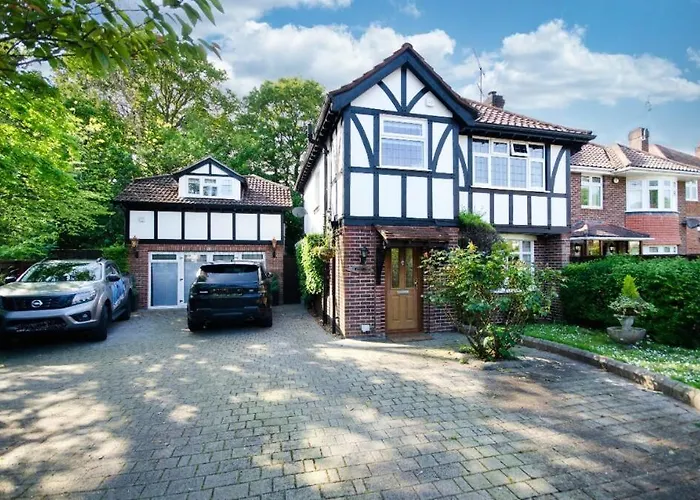 Quiet Getaway With Driveway Free Parking 10 Minutes Drive From Cruise Terminal