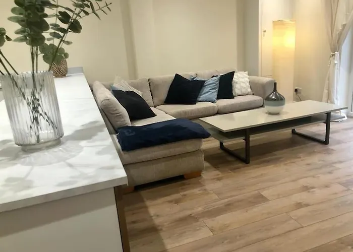 Newly Refurbished House - City Centre With Parking