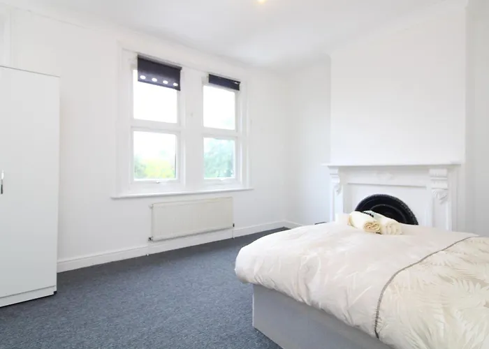 Cosy Room In Stafford Road