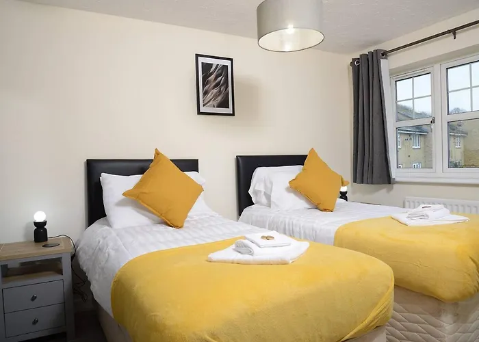 Southampton West With Workspace And Fast Internet