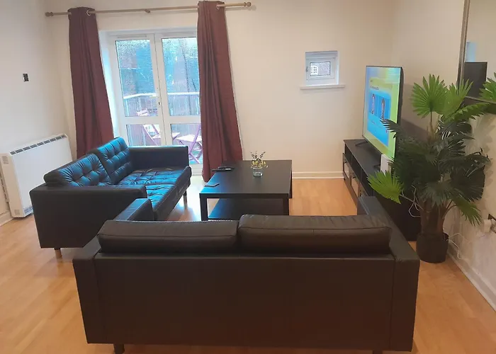 City Centre Apartment With Parking