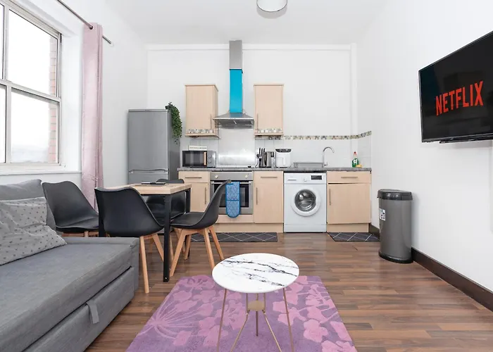 Homely 2-Bed Apartment Close To City Centre