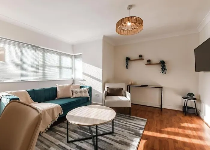Comfortable Two-Bedroom Azurite