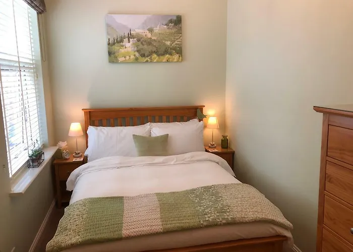 Number 10 Service Apartment - Danes
