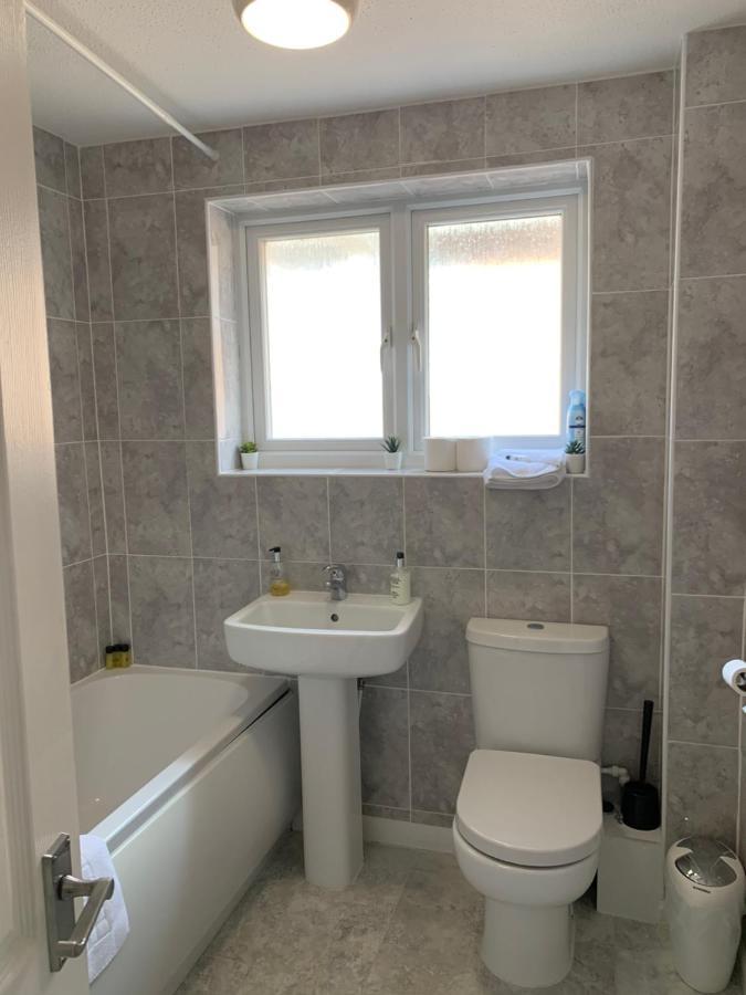 Executive 4 Bedroom Bassett House Holiday home Southampton