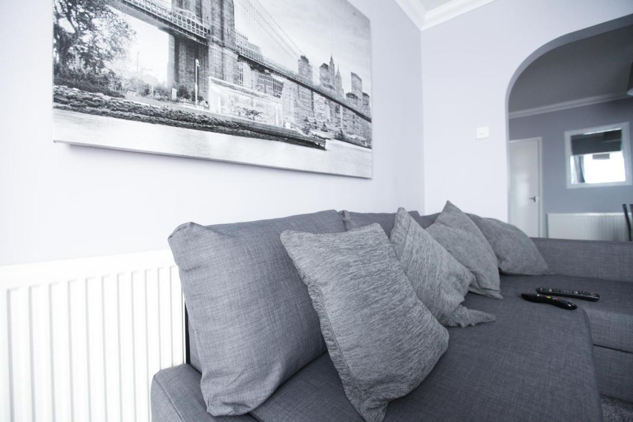 Apartment Honest Hospital House 1 *