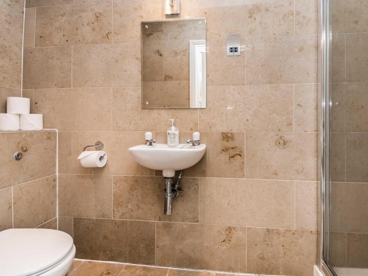 Apartment 31 Queens Terrace