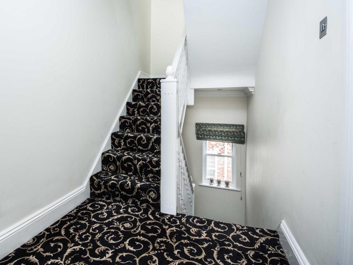 Apartment 31 Queens Terrace *