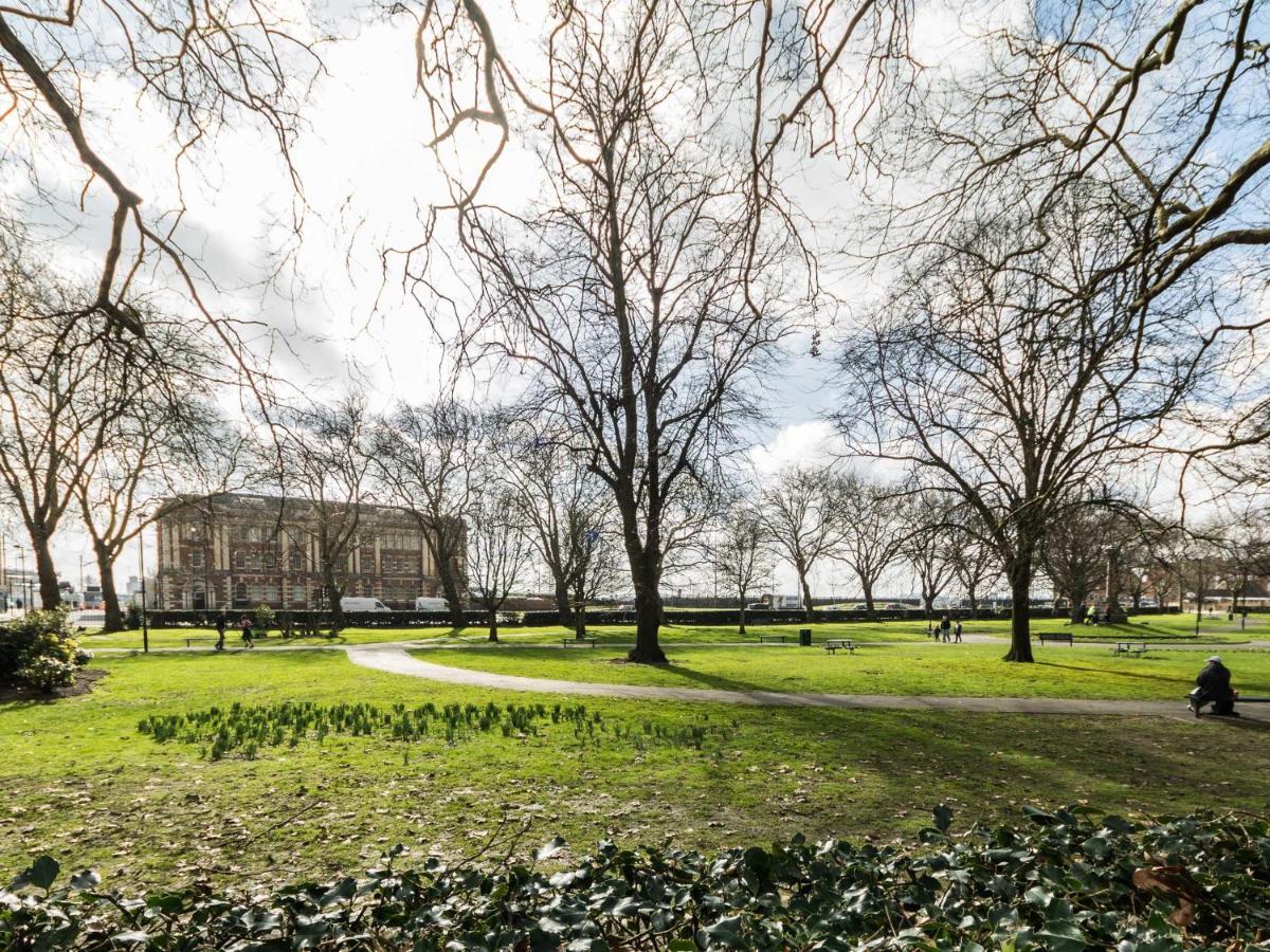 Apartment 31 Queens Terrace *
