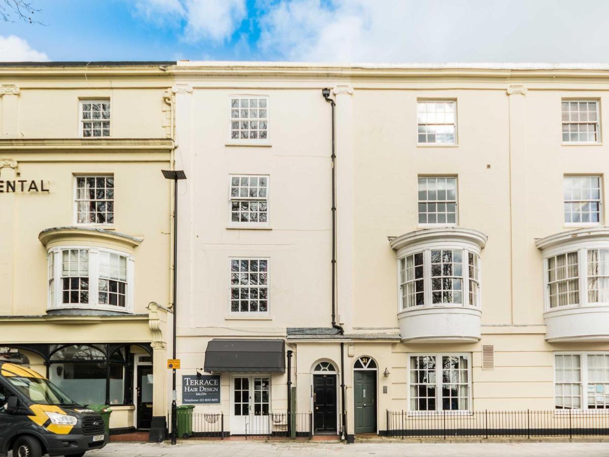 31 Queens Terrace Apartment *
