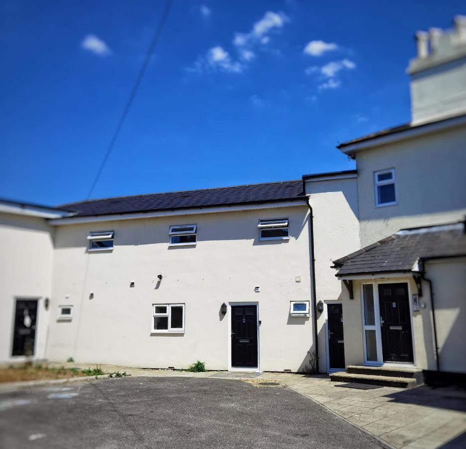Flat 3 Lovely Spacious Available For Guests Parking Wifi Southampton