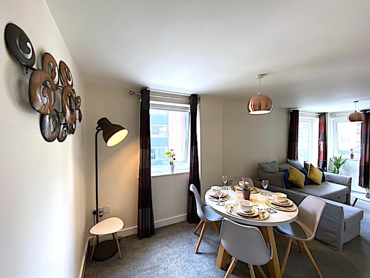 Apartment Stylish Two Bed With Secure Parking