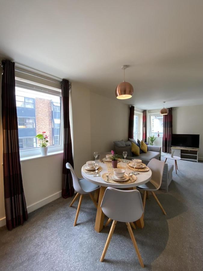 Stylish Two Bed With Secure Parking * Southampton