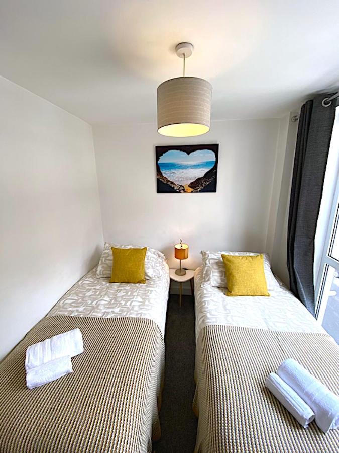 Stylish Two Bed With Secure Parking *
