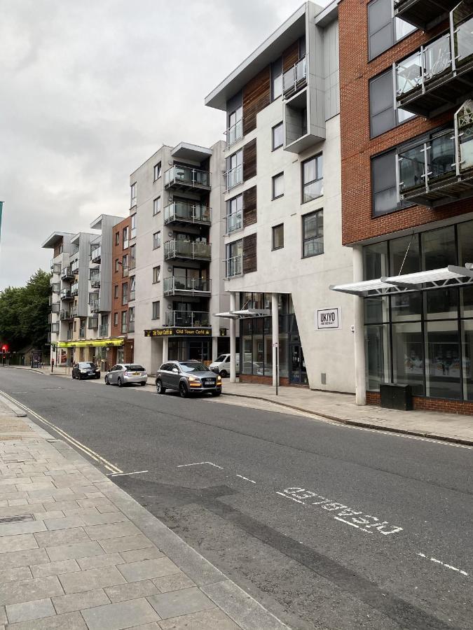 Stylish Two Bed With Secure Parking *