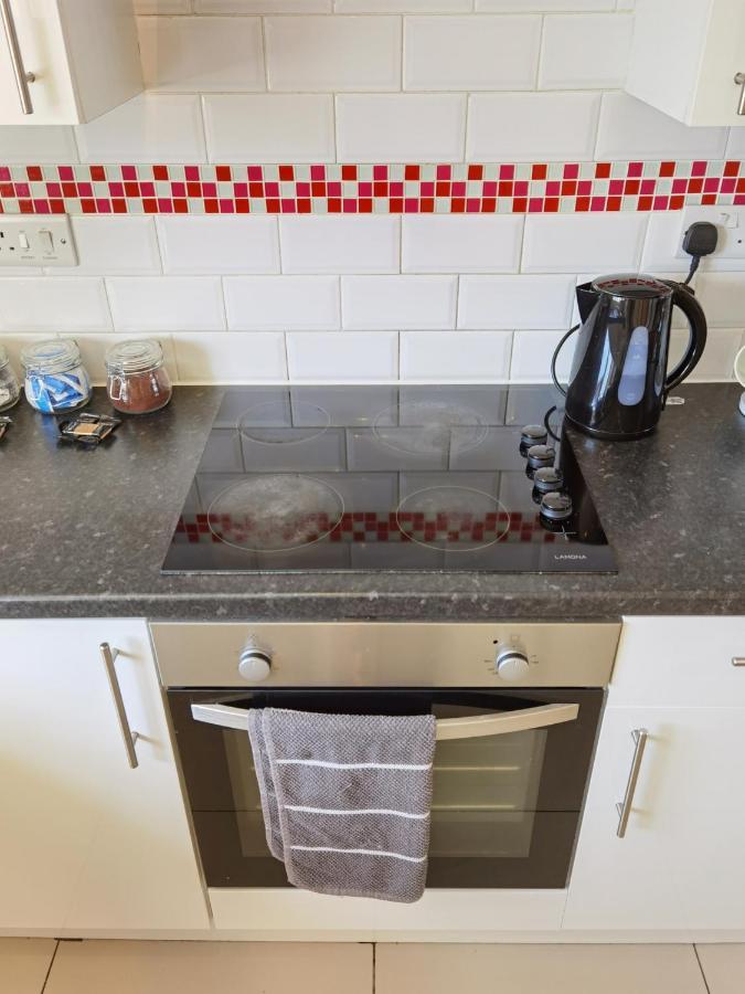 Flat 3 Lovely Spacious Available For Guests Parking Wifi * Southampton