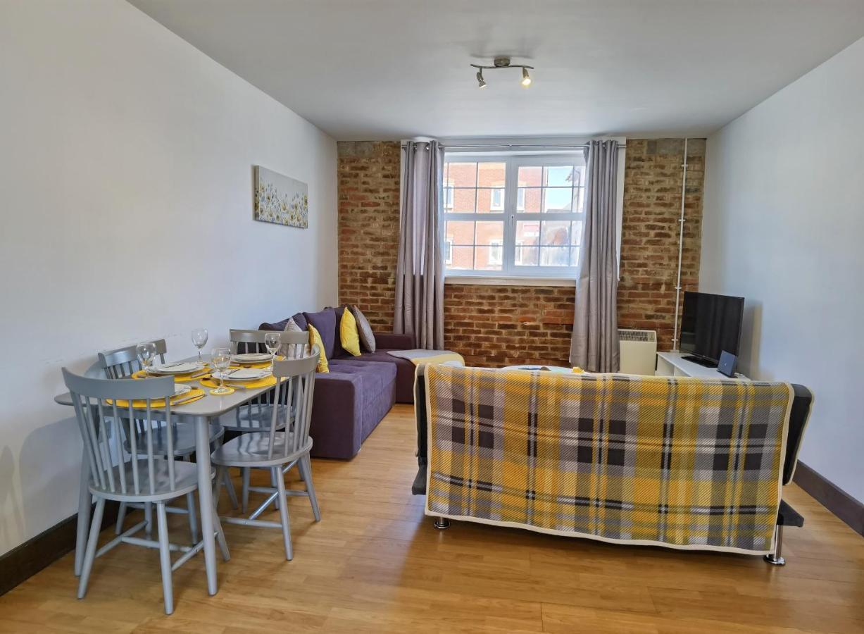 Flat 3 Lovely Spacious Available For Guests Parking Wifi Southampton