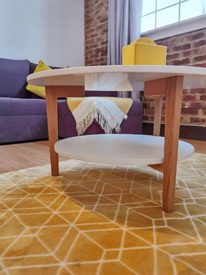 Flat 3 Lovely Spacious Available For Guests Parking Wifi Apartamento *
