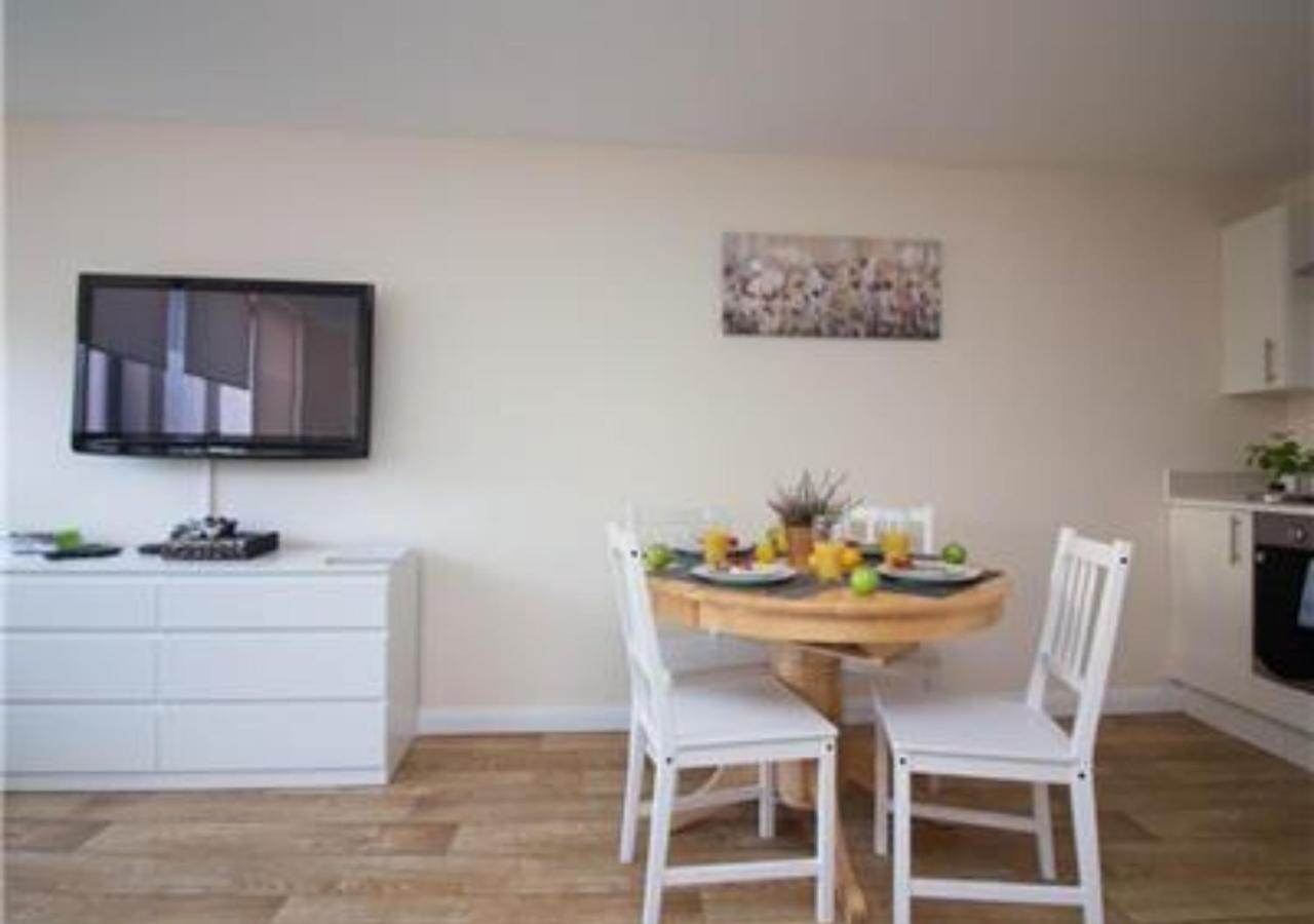 Stayzo Castle Point 6 - Premier Apartment