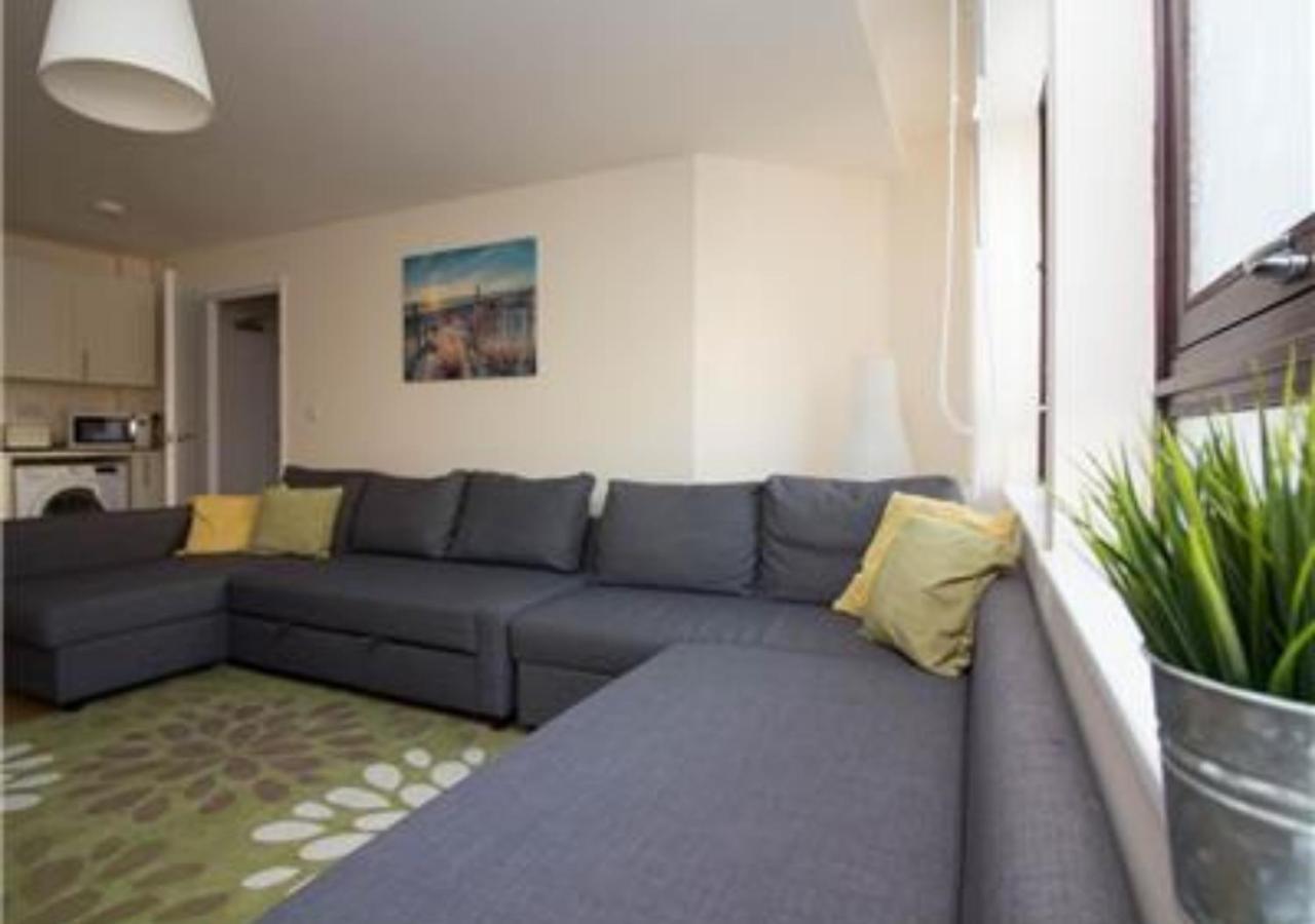 Stayzo Castle Point 6 - Premier *