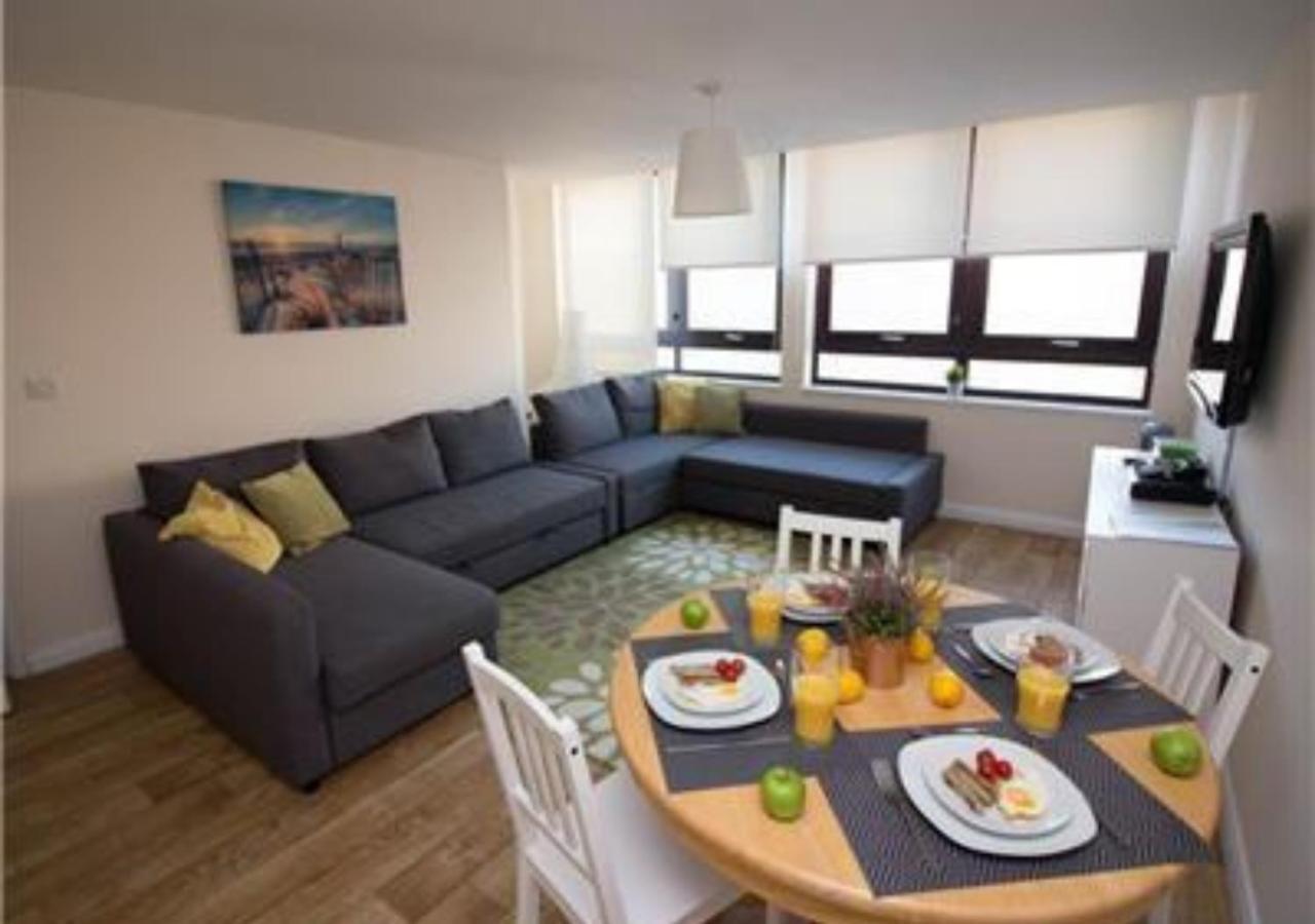 Stayzo Castle Point 6 - Premier Apartment Southampton