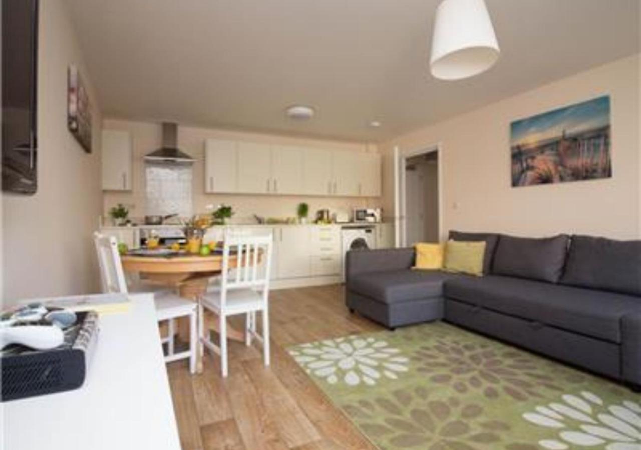 Stayzo Castle Point 6 - Premier Apartment *