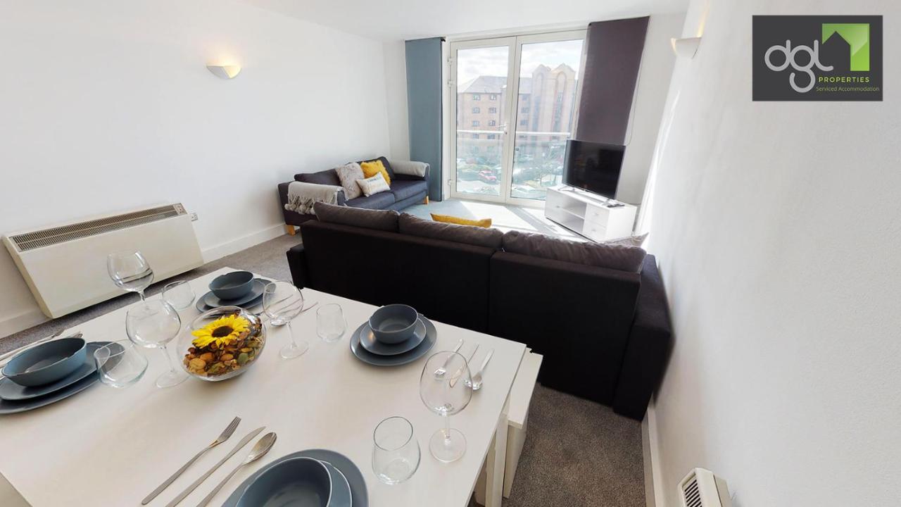 Dgl Properties Serviced 2 Bedroom Ocean Village Southampton