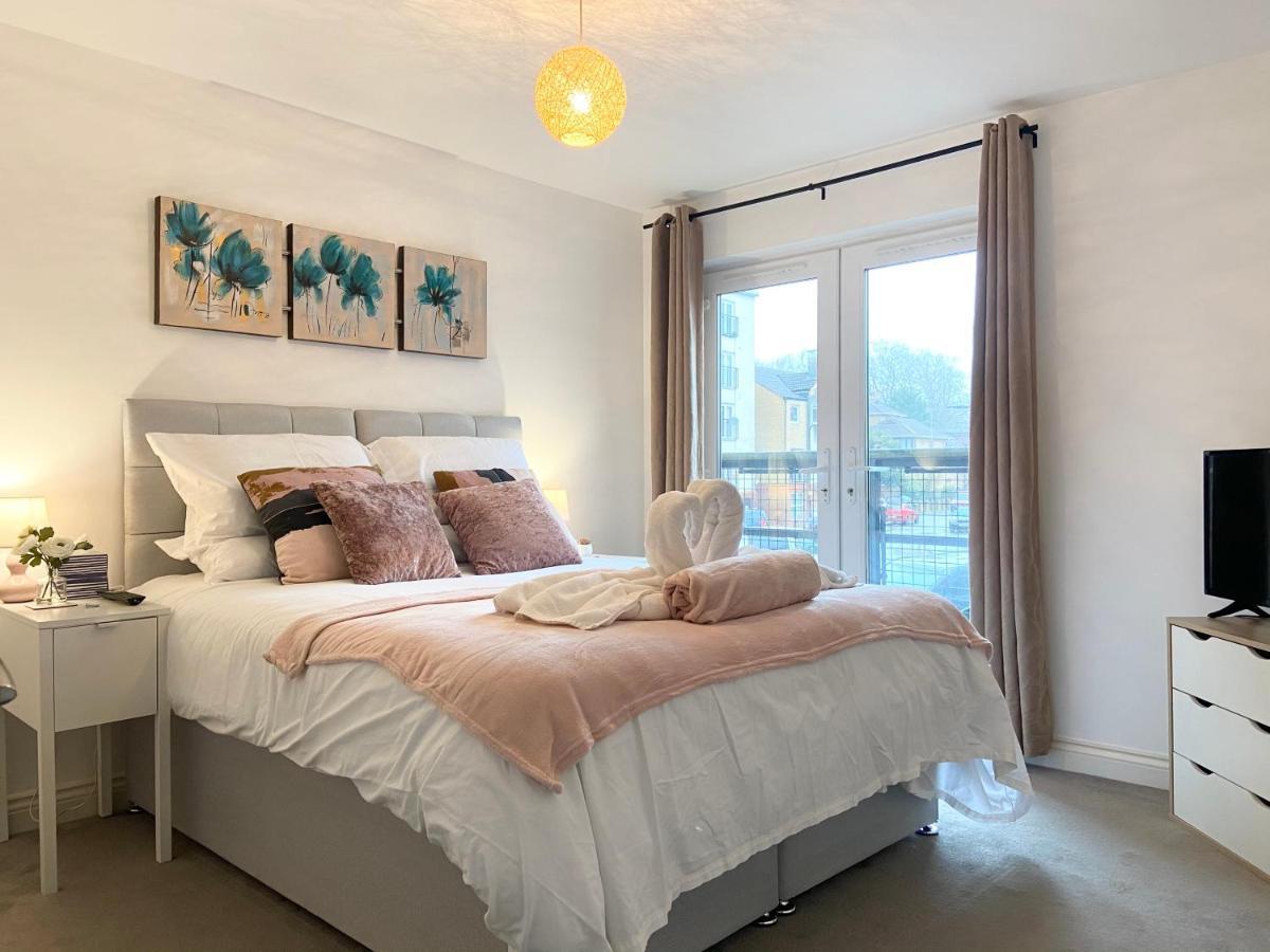 Spacious Comfort Haven: 2-bed Smart With Free Parking Apartamento