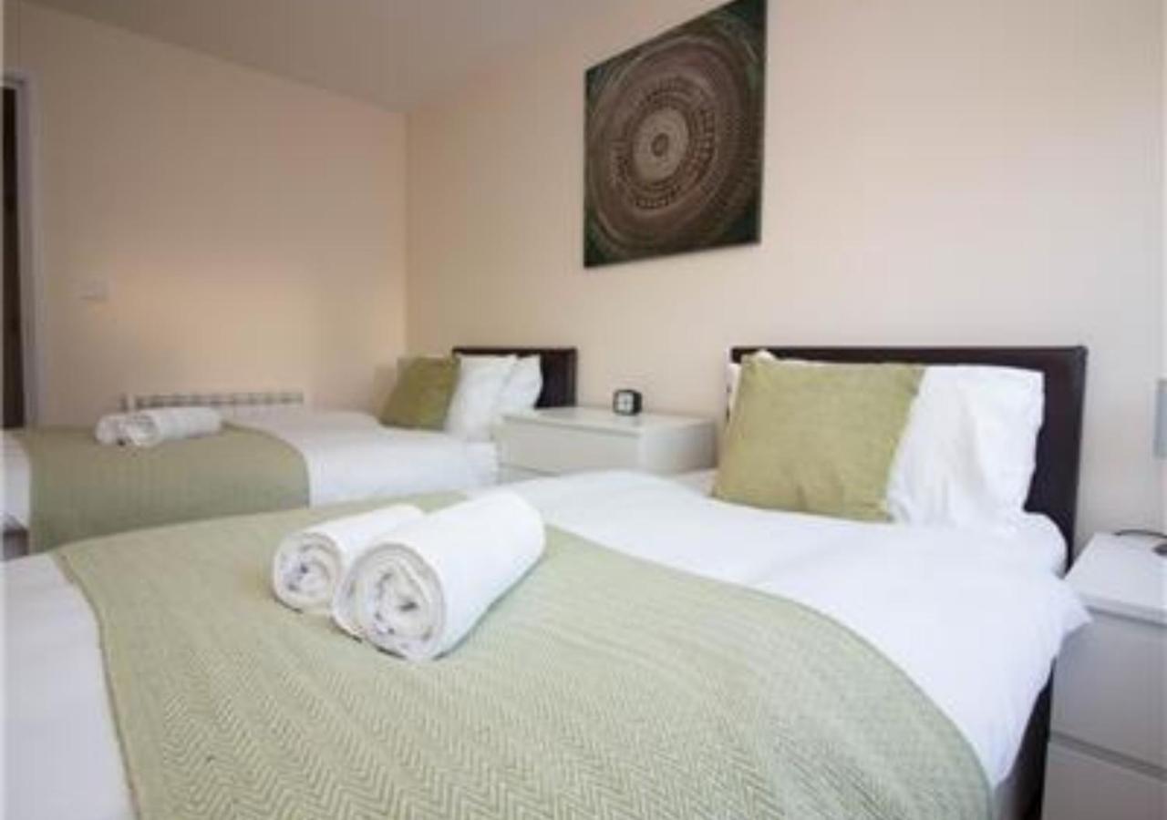 Stayzo Castle Point 6 - Premier *