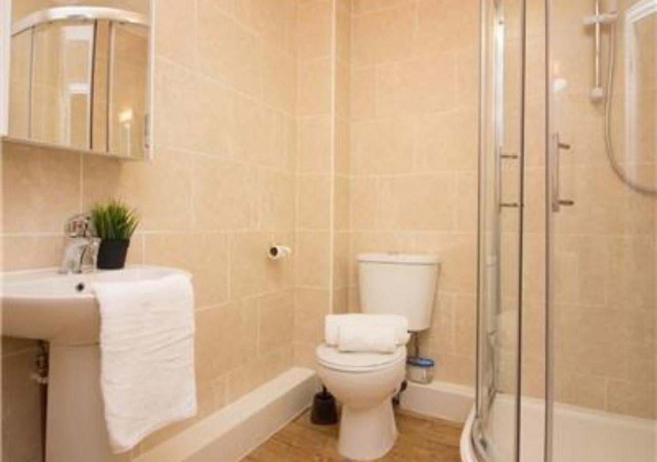 Stayzo Castle Point 6 - Premier