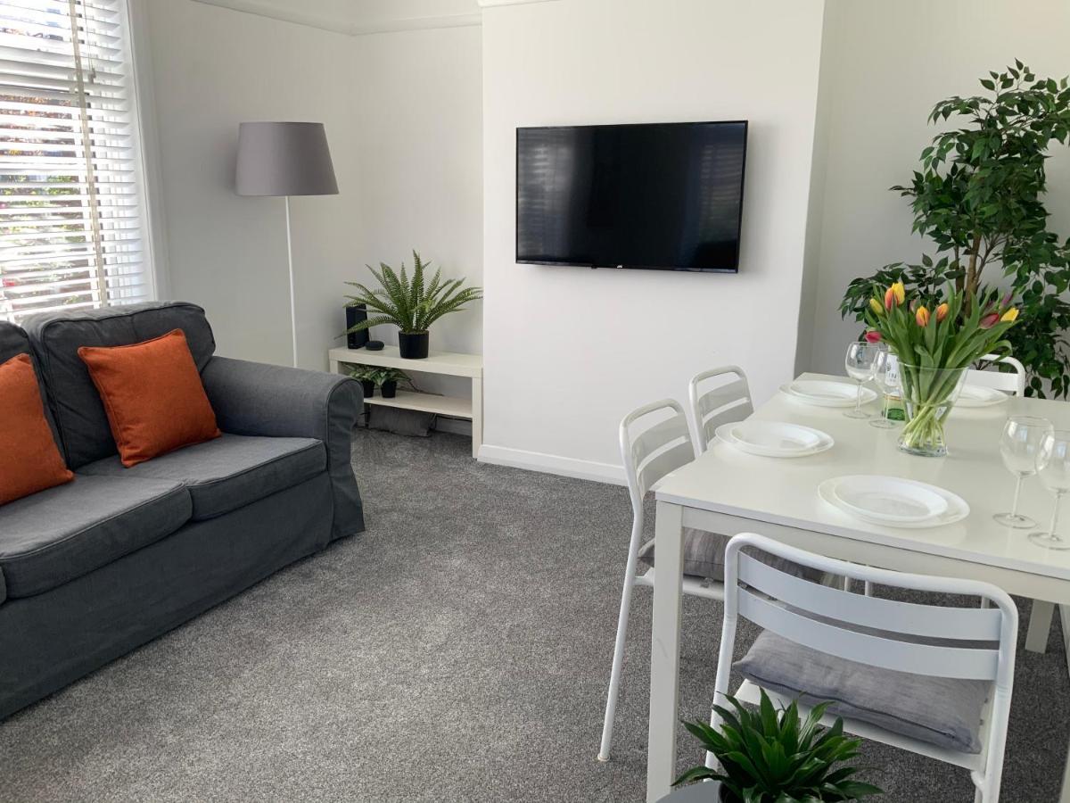 4 Bedroom House By Your Solutions Short Lets & Serviced With Terrace & Garden Holiday home