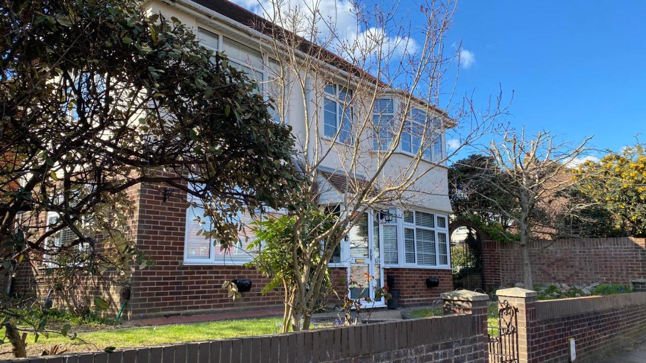 4 Bedroom House By Your Solutions Short Lets & Serviced With Terrace & Garden