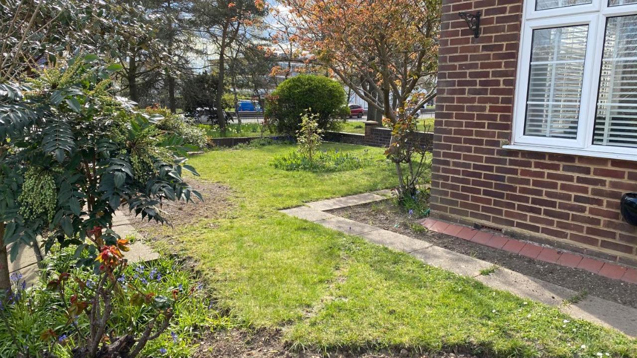 Holiday home 4 Bedroom House By Your Solutions Short Lets & Serviced With Terrace & Garden *