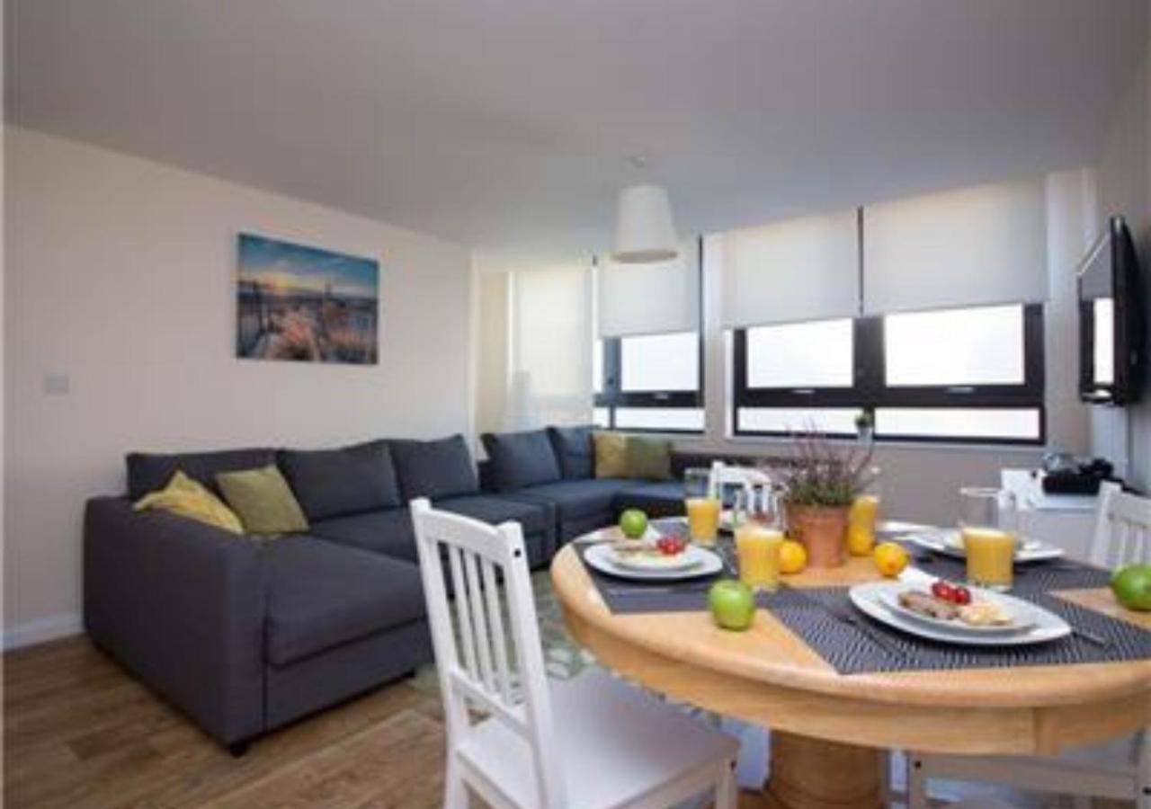 Stayzo Castle Point 6 - Premier *