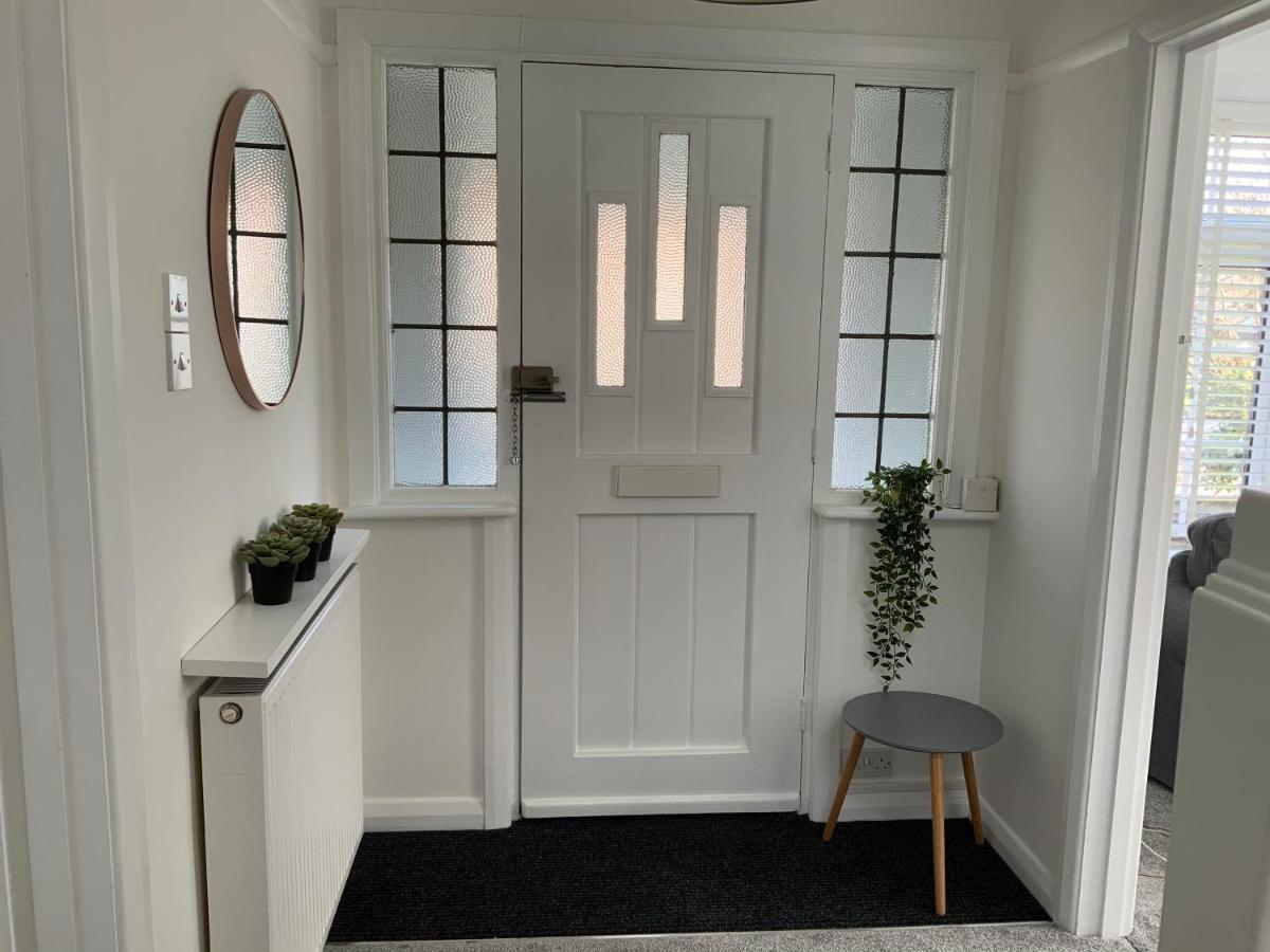 4 Bedroom House By Your Solutions Short Lets & Serviced With Terrace & Garden Holiday home Southampton