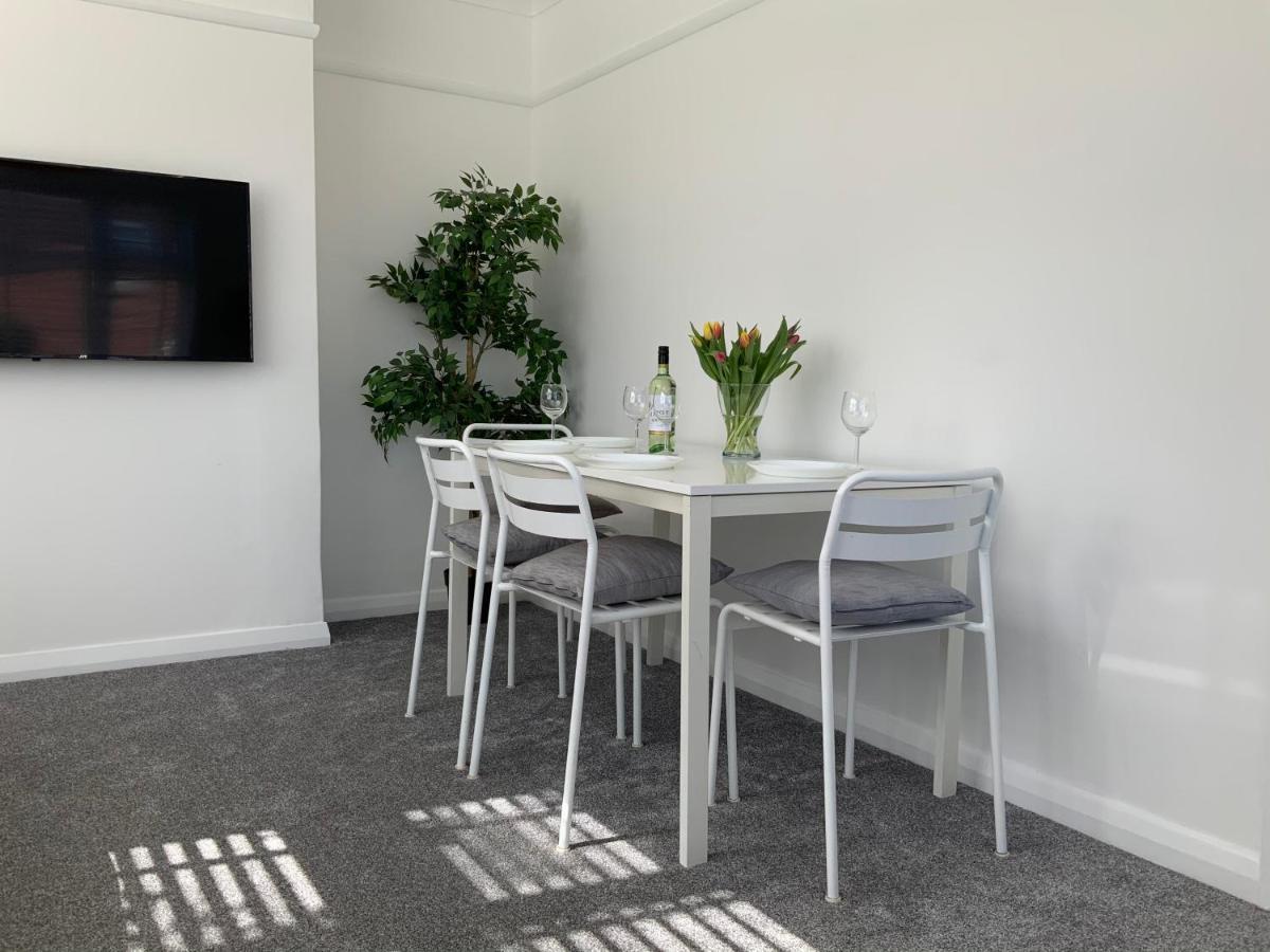 4 Bedroom House By Your Solutions Short Lets & Serviced With Terrace & Garden *