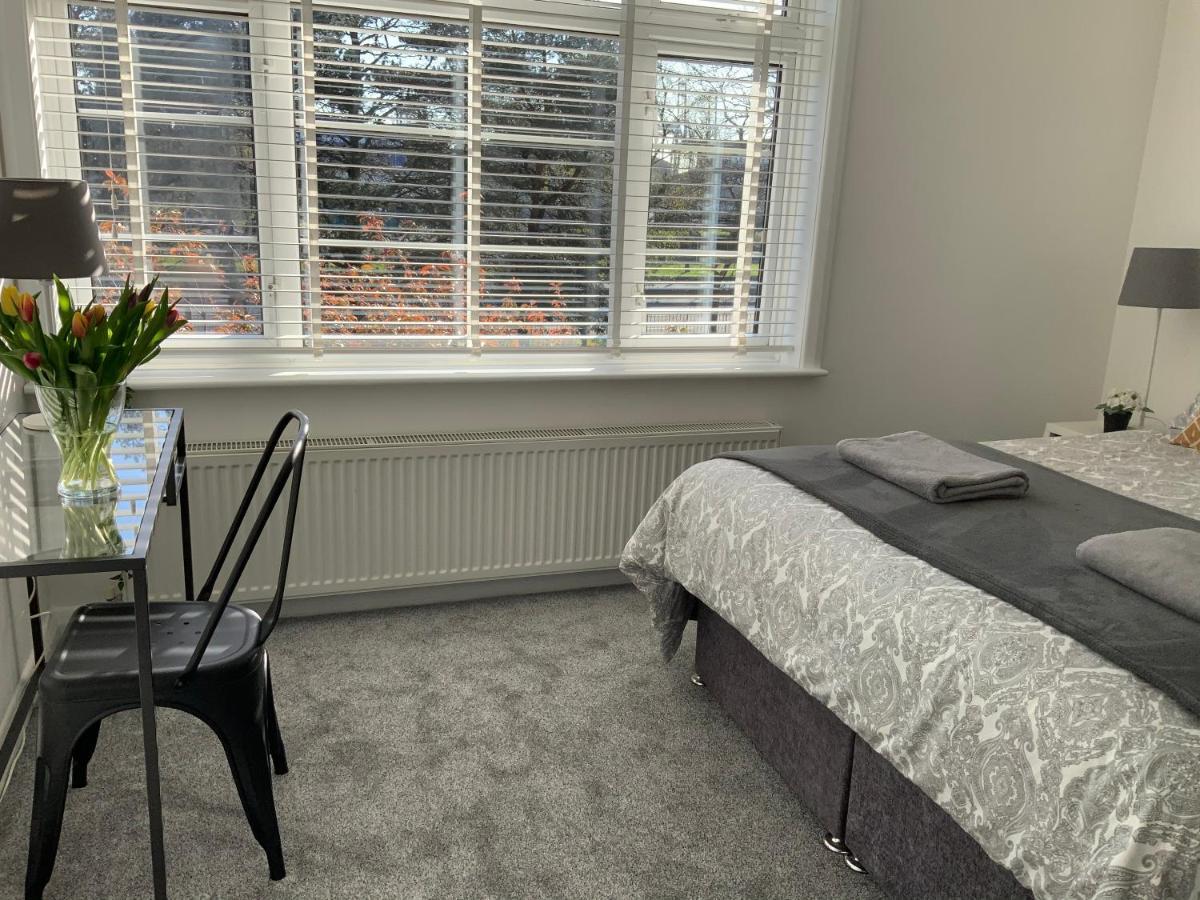 Holiday home 4 Bedroom House By Your Solutions Short Lets & Serviced With Terrace & Garden *