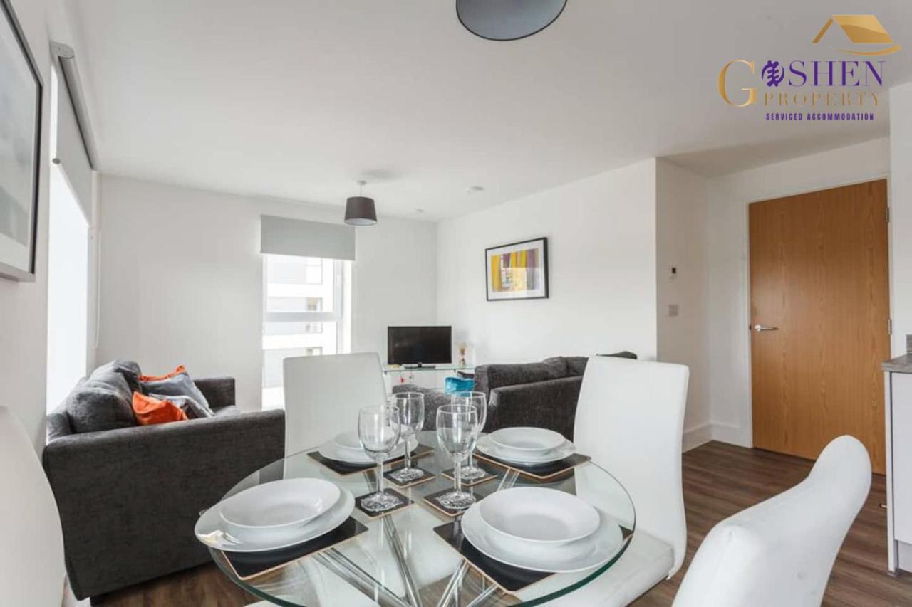 2 Bedroom Chapel Riverside At Goshen Serviced Southampton, Free Wifi & Parking Apartment *