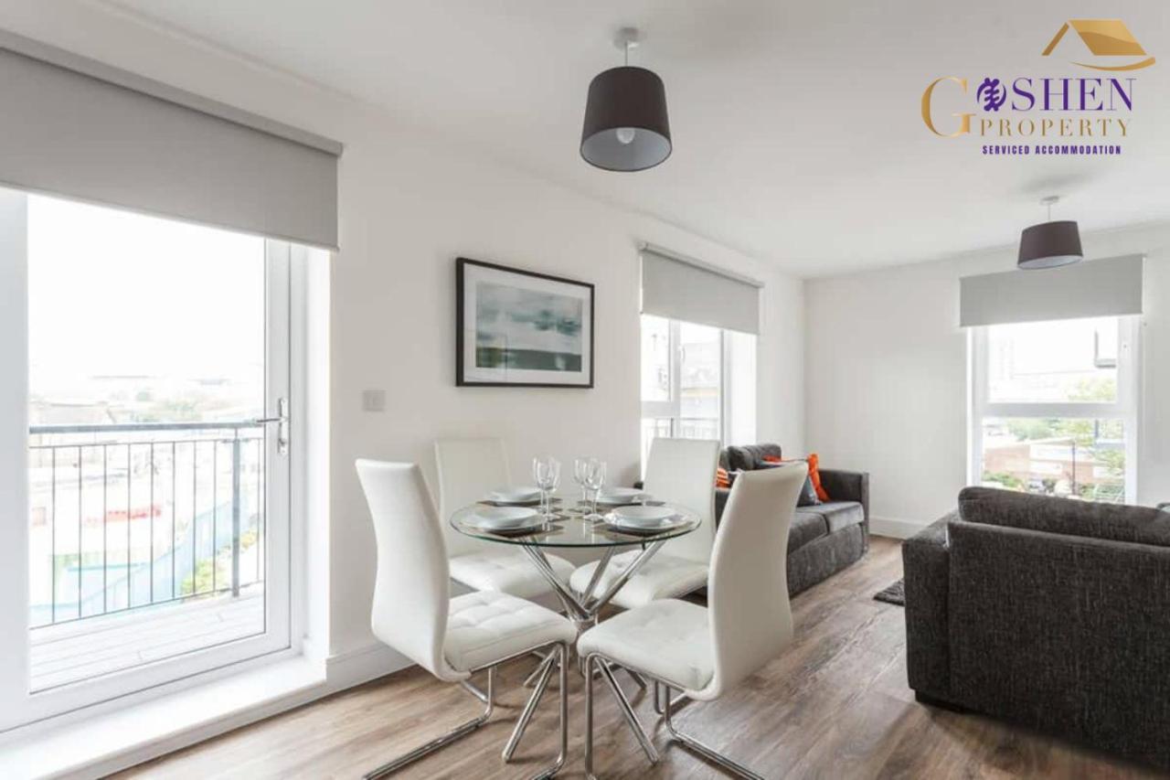 2 Bedroom Chapel Riverside At Goshen Serviced Southampton, Free Wifi & Parking