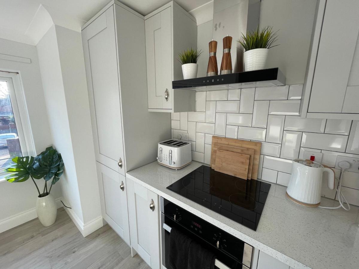 Apartment Great For Contractors- Free Parking *