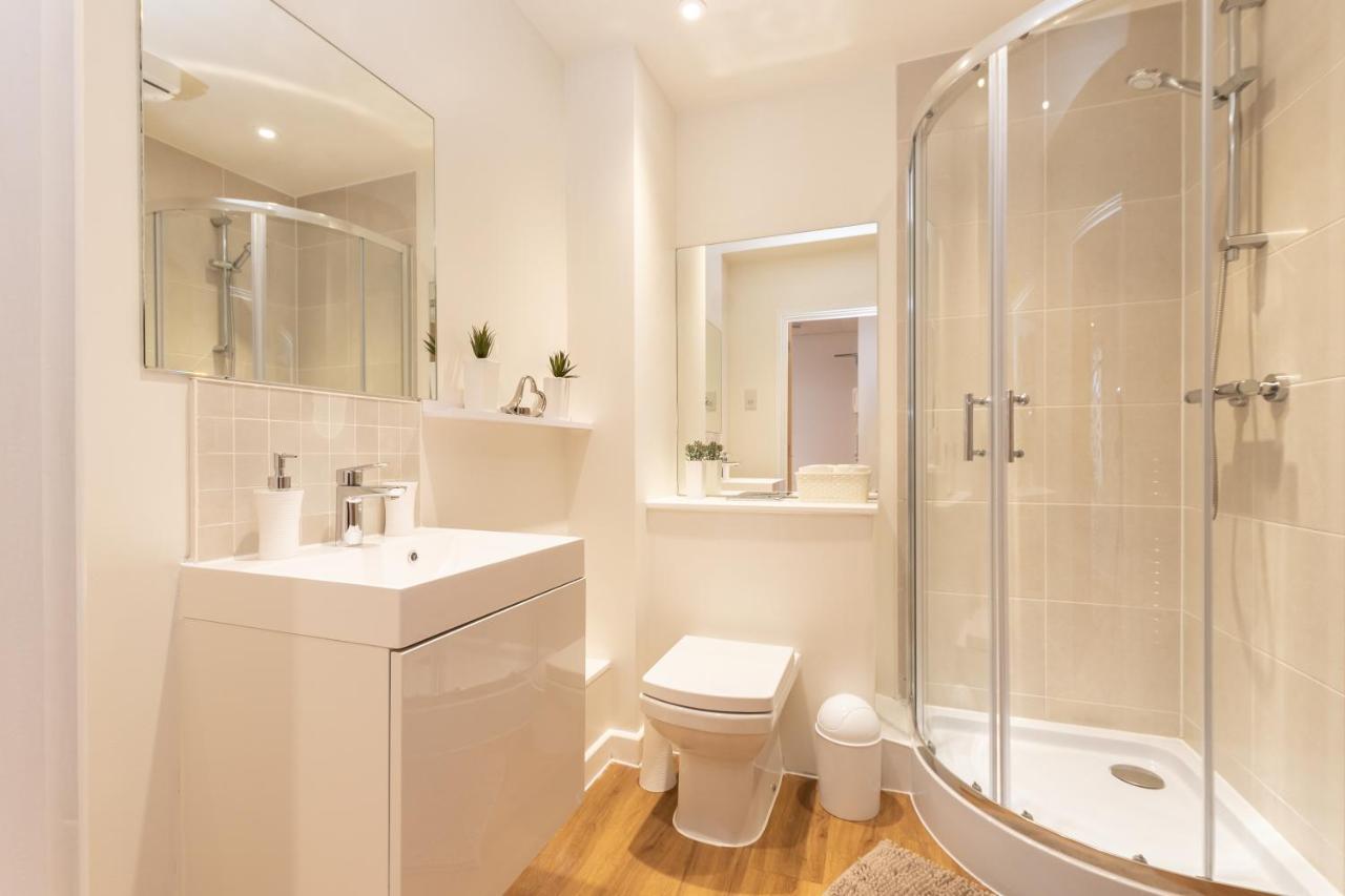 Silver Moon, 2 Bedrooms In Free Parking Southampton