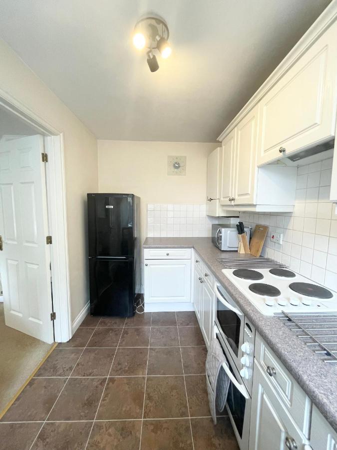 Apartment Price - Amazing 2 Bed 2 Bath - 4 Singles Or Super King Beds, 10 Min Walk To Centre, 5 Minute Walk To Mayflower Theatre, Smart Tv, Ensuite, Balcony, Free Parking Southampton