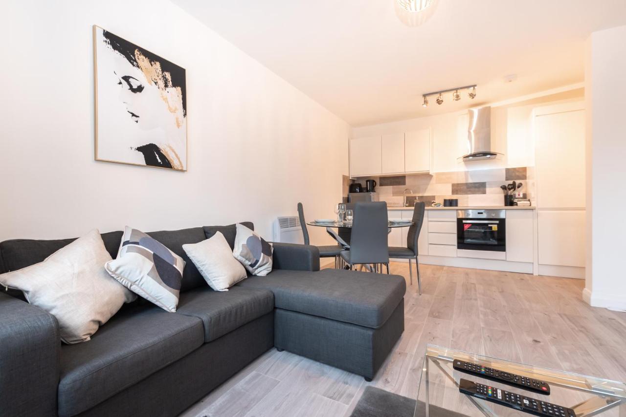 Apartments: Location With Parking Southampton