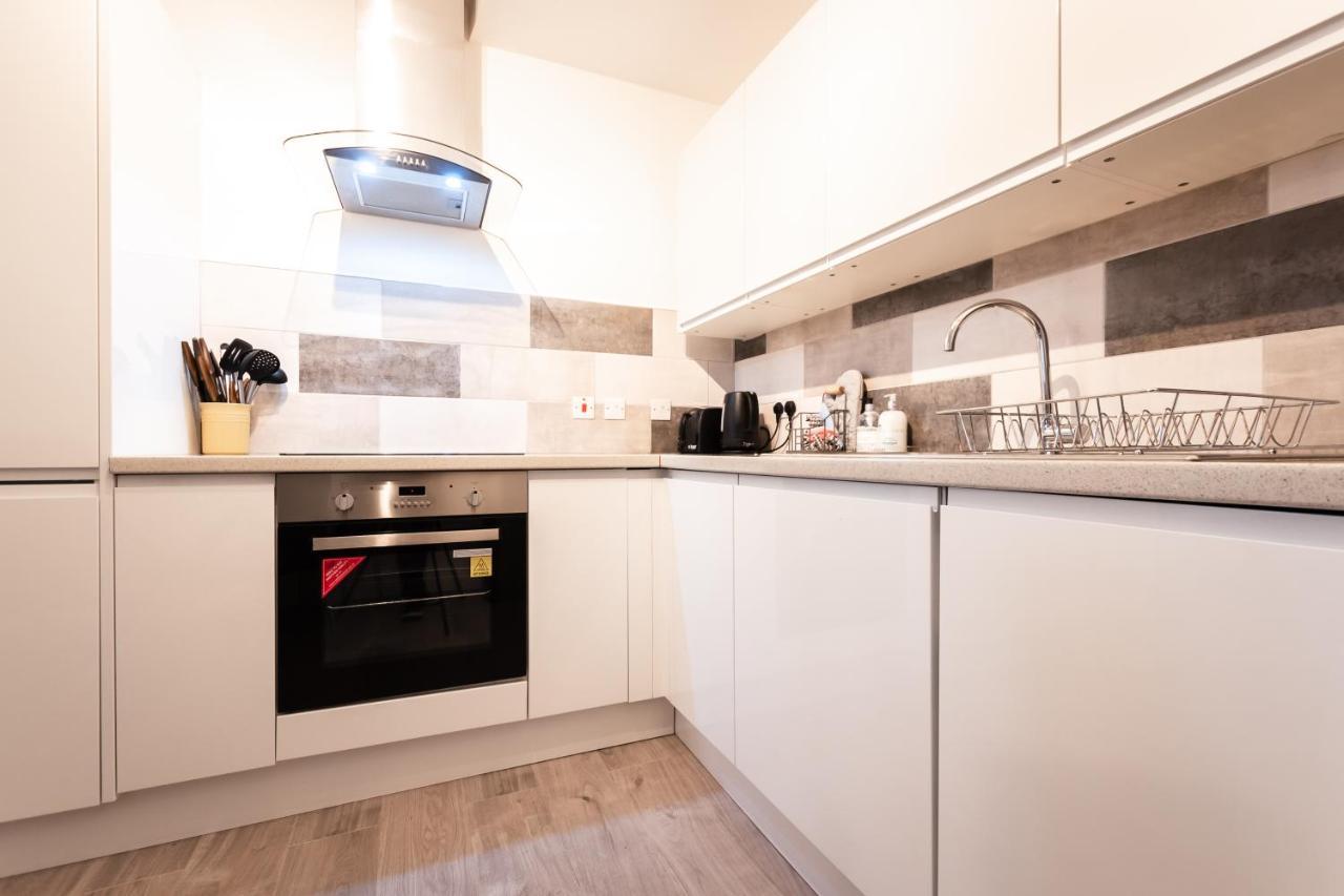 Apartments: Location With Parking *