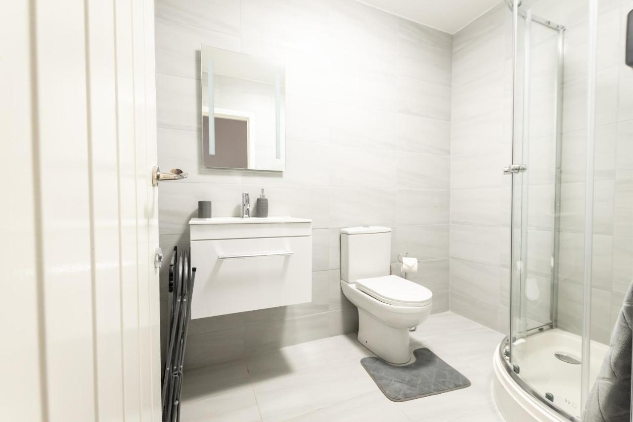 Apartment Apartments: Location With Parking *