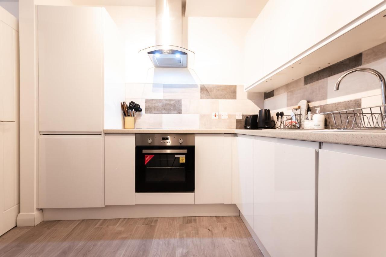Apartments: Location With Parking Apartment